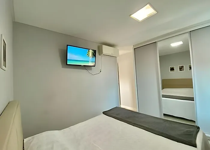 Residencial Saul Bertemes - Apto 2 Dormitórios Praia de Bombas Bombinhas